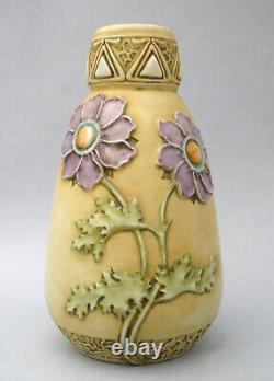 Ernst Wahliss Turn Teplitz Wien Jugendstil Keramik Vase Vienna Art Nouveau